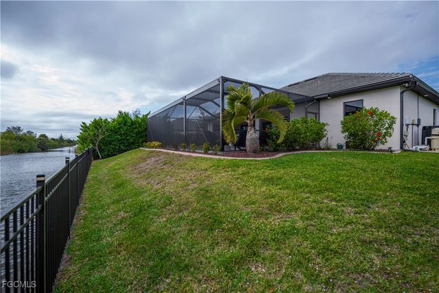 1416 SW 4th LN, Cape Coral, FL 33991