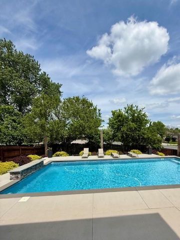 1740 NE Nine Oaks Drive, Lee's Summit, MO 64086