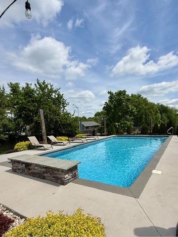 1740 NE Nine Oaks Drive, Lee's Summit, MO 64086