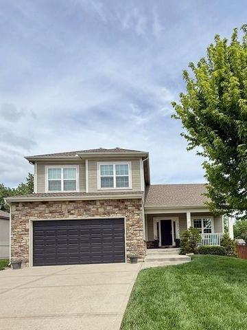 1740 NE Nine Oaks Drive, Lee's Summit, MO 64086
