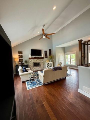 1740 NE Nine Oaks Drive, Lee's Summit, MO 64086