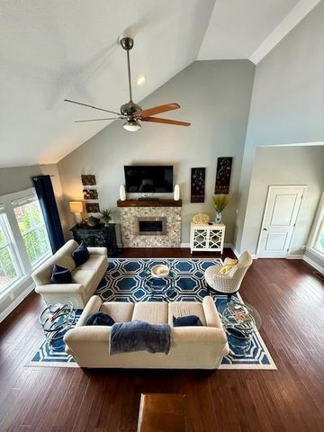 1740 NE Nine Oaks Drive, Lee's Summit, MO 64086