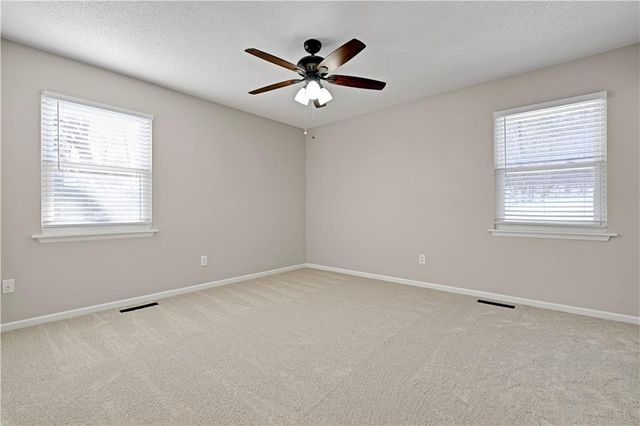 636 Linda Lane, Bonner Springs, KS 66012