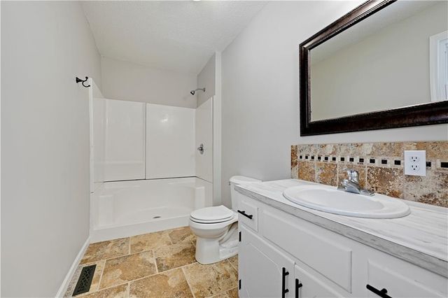 636 Linda Lane, Bonner Springs, KS 66012