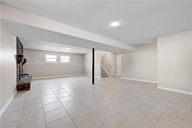 636 Linda Lane, Bonner Springs, KS 66012