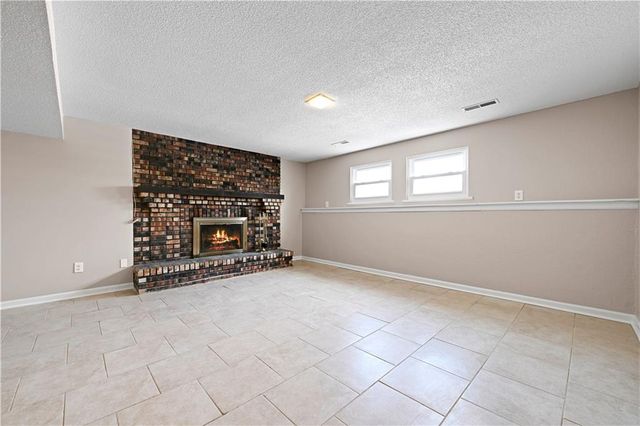 636 Linda Lane, Bonner Springs, KS 66012