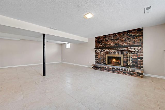 636 Linda Lane, Bonner Springs, KS 66012