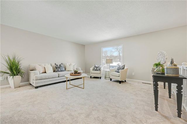 636 Linda Lane, Bonner Springs, KS 66012