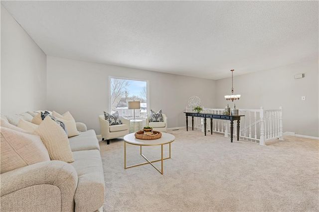 636 Linda Lane, Bonner Springs, KS 66012