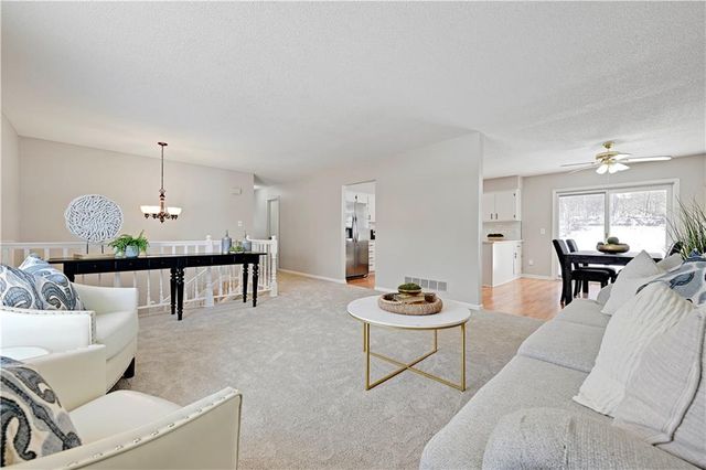 636 Linda Lane, Bonner Springs, KS 66012