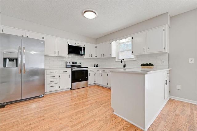 636 Linda Lane, Bonner Springs, KS 66012