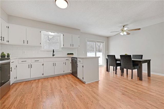 636 Linda Lane, Bonner Springs, KS 66012