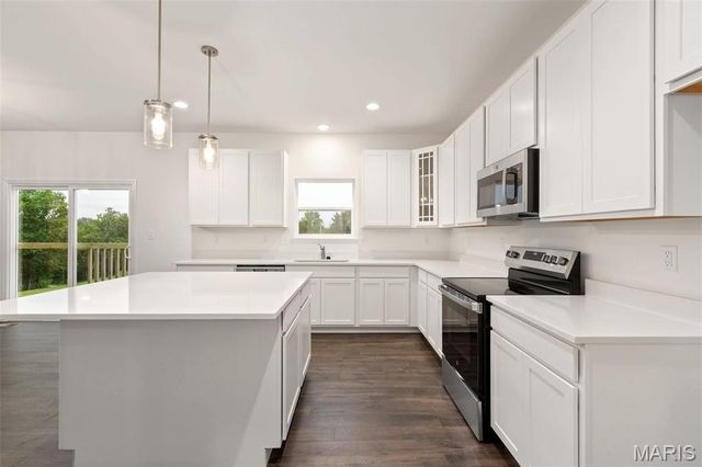 557 Evening Primrose Drive, Wentzville, MO 63385