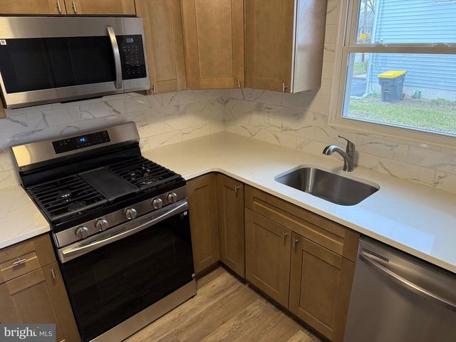 13 CENTER CIR, Wilmington, DE 19808