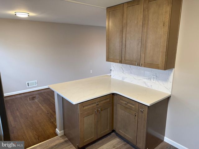 13 CENTER CIR, Wilmington, DE 19808