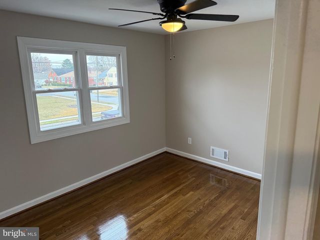 13 CENTER CIR, Wilmington, DE 19808