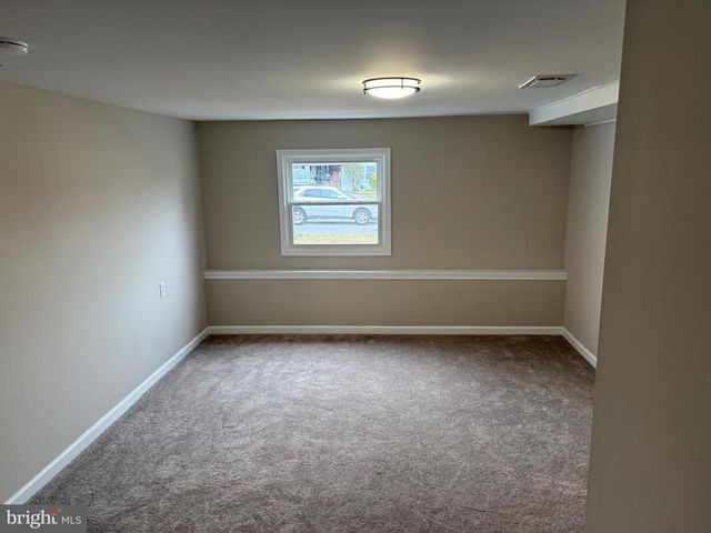 13 CENTER CIR, Wilmington, DE 19808