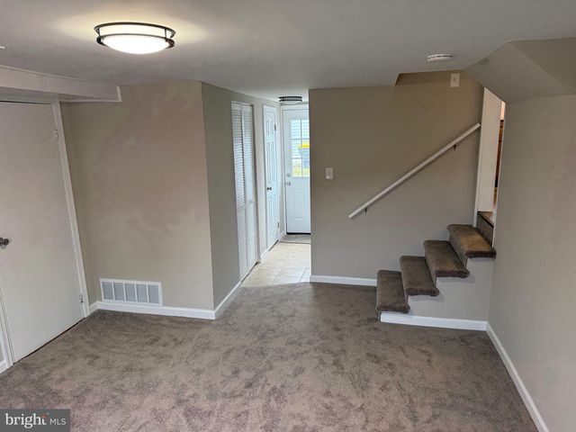 13 CENTER CIR, Wilmington, DE 19808