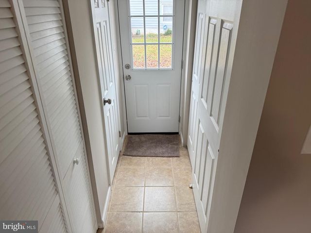 13 CENTER CIR, Wilmington, DE 19808