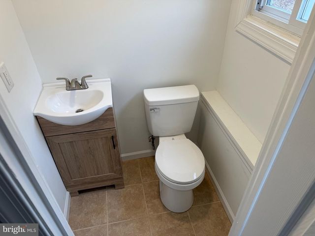 13 CENTER CIR, Wilmington, DE 19808