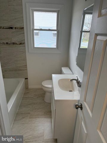 13 CENTER CIR, Wilmington, DE 19808