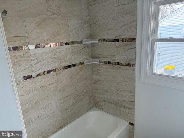 13 CENTER CIR, Wilmington, DE 19808