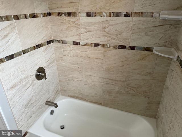 13 CENTER CIR, Wilmington, DE 19808