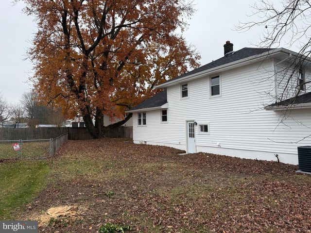 13 CENTER CIR, Wilmington, DE 19808