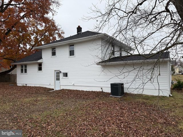 13 CENTER CIR, Wilmington, DE 19808