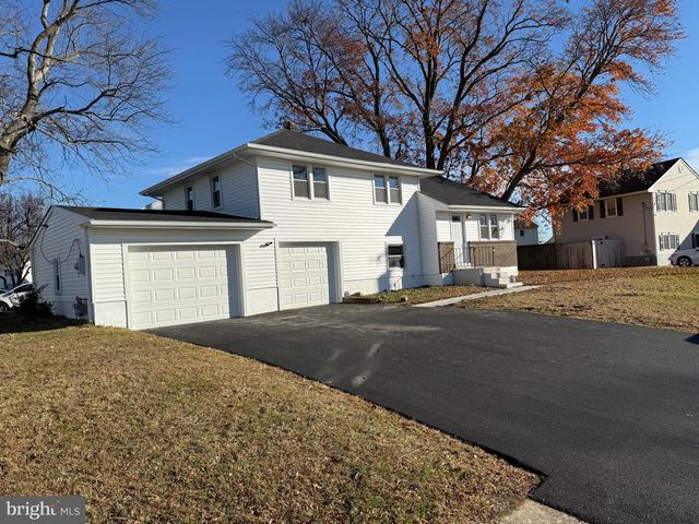 13 CENTER CIR, Wilmington, DE 19808