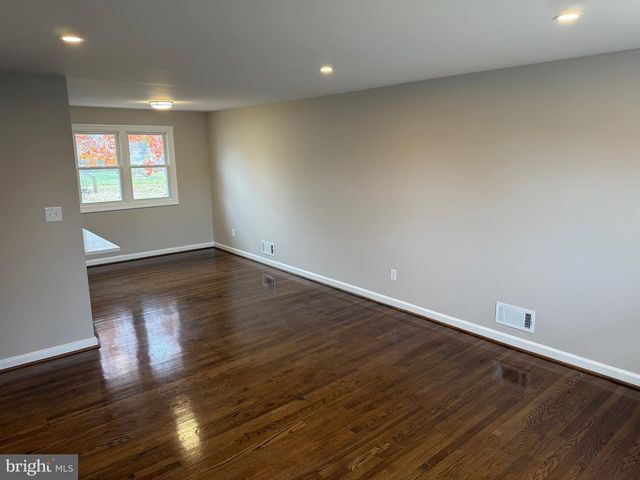 13 CENTER CIR, Wilmington, DE 19808