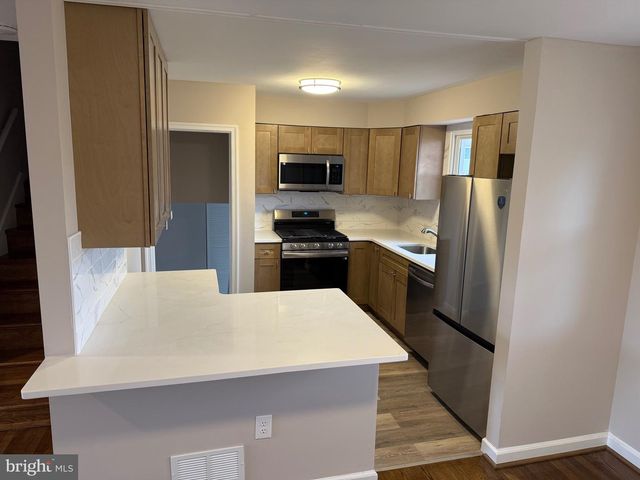 13 CENTER CIR, Wilmington, DE 19808