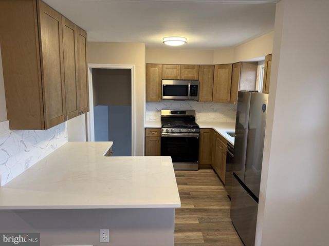 13 CENTER CIR, Wilmington, DE 19808