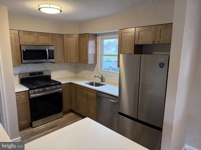 13 CENTER CIR, Wilmington, DE 19808