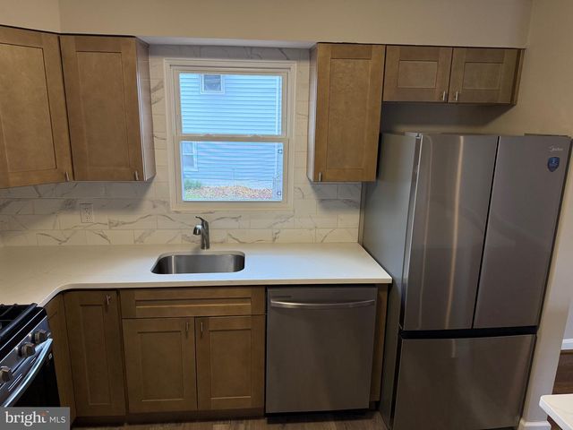 13 CENTER CIR, Wilmington, DE 19808