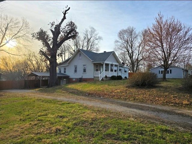2909 S Leonard Road, St Joseph, MO 64503