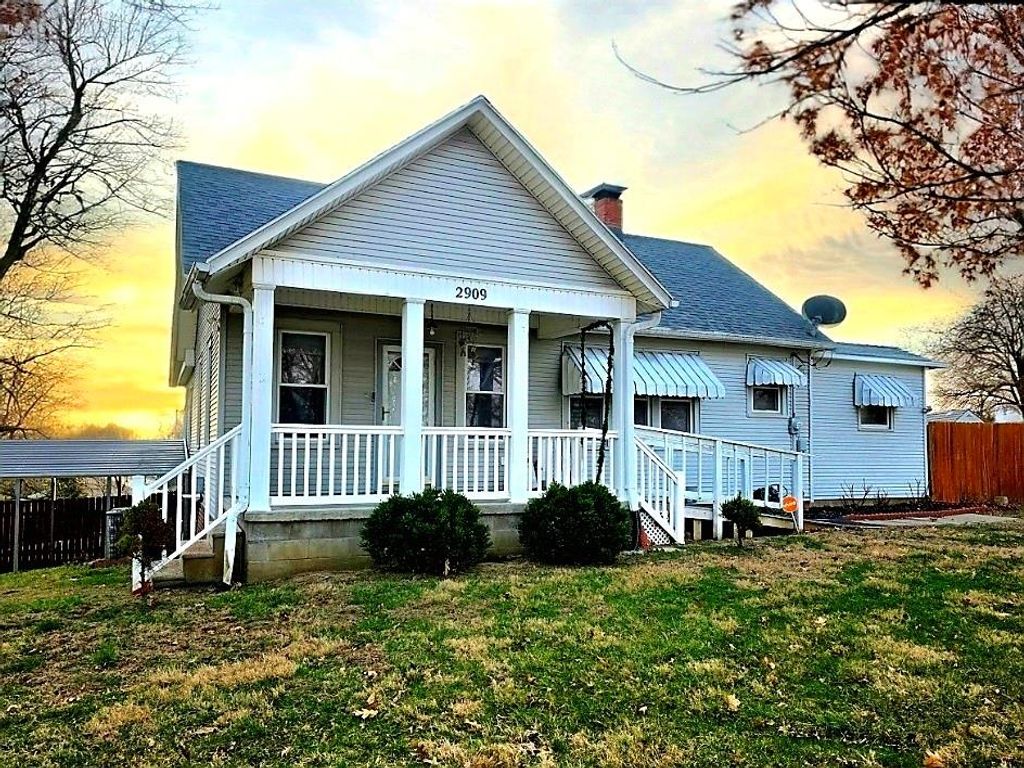 2909 S Leonard Road, St Joseph, MO 64503