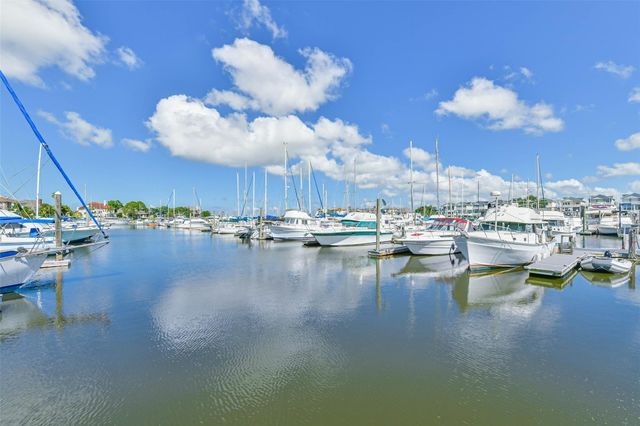 102 Del Mar Street, Kemah, TX 77565