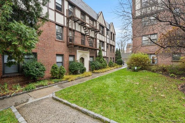 7 Greenridge Avenue A7, White Plains, NY 10605