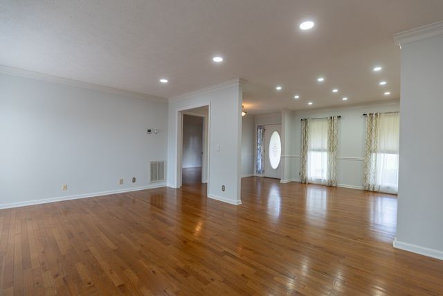 396 Solitude Cir, Goodlettsville, TN 37072