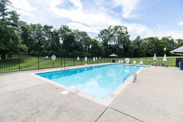 396 Solitude Cir, Goodlettsville, TN 37072