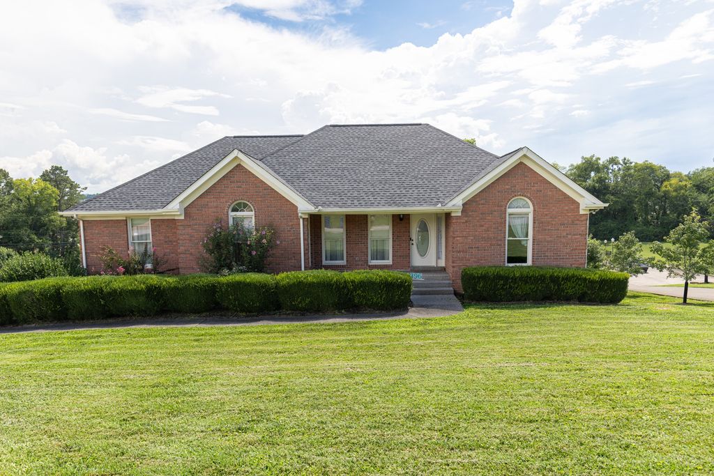 396 Solitude Cir, Goodlettsville, TN 37072