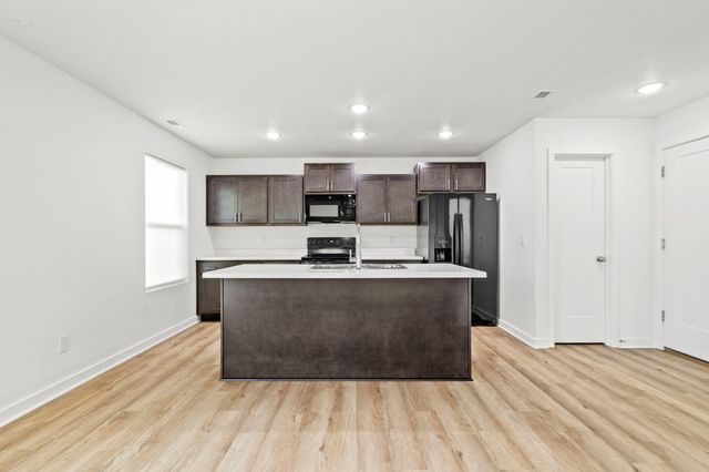 1122 E Plum Creek Road, Nixa, MO 65714