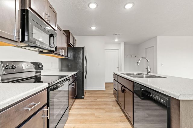 1122 E Plum Creek Road, Nixa, MO 65714