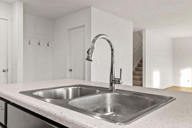 1122 E Plum Creek Road, Nixa, MO 65714