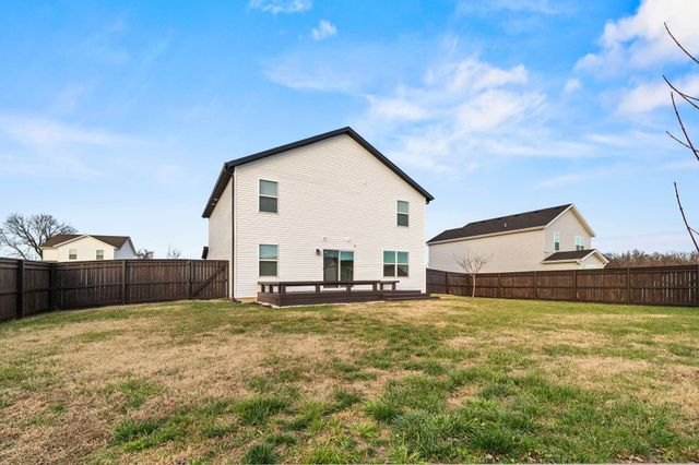 1122 E Plum Creek Road, Nixa, MO 65714