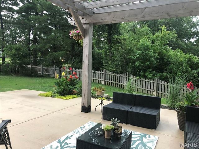 1204 Cedar Creek Road, Chesterfield, MO 63017