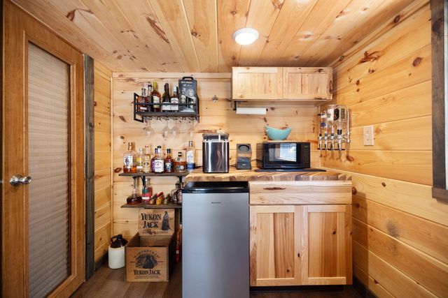 108 Spirit View Lake Dr, Campton, KY 41301