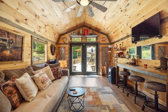 108 Spirit View Lake Dr, Campton, KY 41301