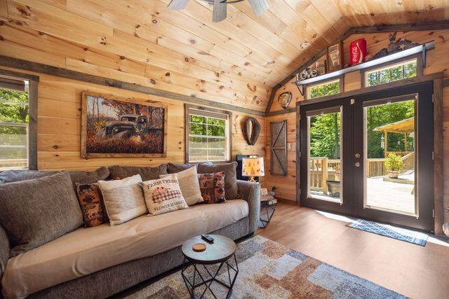 108 Spirit View Lake Dr, Campton, KY 41301